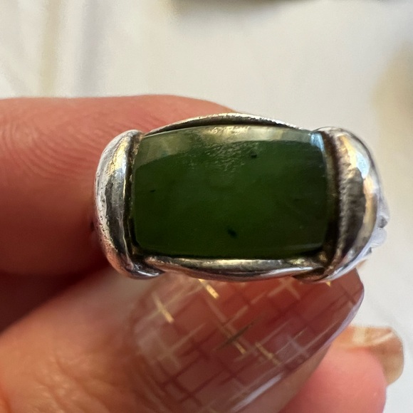 Silver and Jade ring - Picture 4 of 11